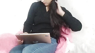 Bhabhi ko ghar bula kar bra khol ke chod diya