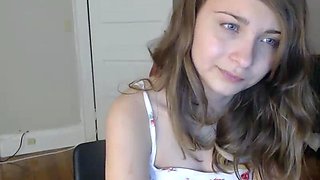 Lovely Amateur teen brunette masturbating outdoor