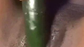 Nomination XXX the Cucumber Entry Well in My Pussy and Brings Milk to My Pussy,