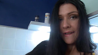 Hot housewife Rita Elizabeth fucks herself solo