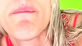 Cumshot amateur MILF suck and jerks dude in the bedroom