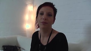 Milf Kim Und Der Riesen Dildo In Der Fotze