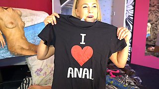 Amateur blonde schoolgirl fingers her hungry clam