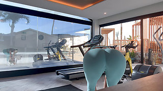 Fit Teen Bubble But Fucks her Personal Trainer after the Gym