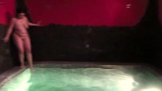 A bodacious COUGAR pops in a sauna. Ginormous globes, hefty bootie. PHAT ASS WHITE GIRL.