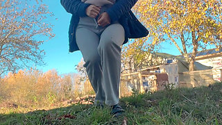 She Open Hairy Pussy in the Car Then Go Outside Piss