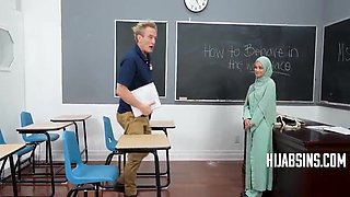Hijab HR Uses Her Figure For Instructing - Kiki Cali, Jerk Vegas, Clarke Kent, Oliver Davis