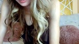 Horny amateur web cam teen girl takes a toy deep inside