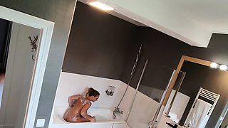 I touch my pussy in the bath