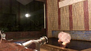 温泉旅行時の貸切風呂入浴（性交シーンはありません）