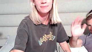 Amateur Webcam Teen Flashes Masturbates