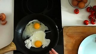 Stud manages to assfuck red-haired GF before the breakfast