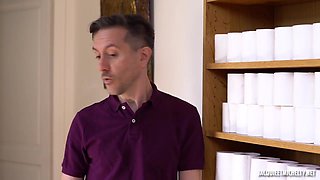 Lilith discovers behind the scenes of the swinger club - Jacquie et Michel TV