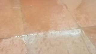 Pissing and Washing Pusssy