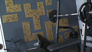 Teenage gets her pussy worked out