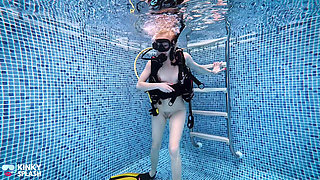 Lucy's Naked Scuba Wank Underwater Orgasm