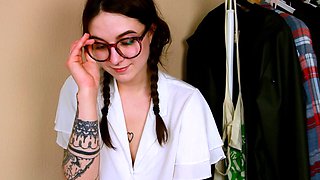 Amateur sex movie with a nice babe and she toying her pussy