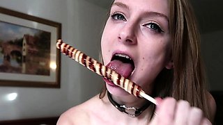 Cute amateur webcam teen girl toying pussy on webcam