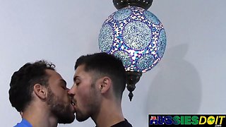 Billy Ocean Parts His Ass Cheeks to Expose Big Butt for Hung Italian Valentino