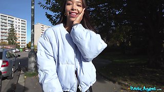 Asian babe gives a sloppy blowjob in the park