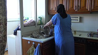 Pregnant Egyptian Wife Gets Creampied While Doing the Dishes