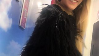 Cute amateur teen girl toying her pussy in bed on cam