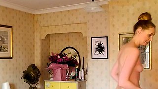 Amateur Latina Milf Masturbates on Cam