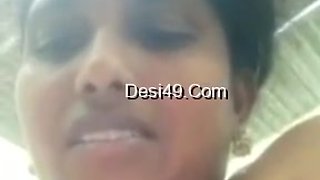 Today Exclusive-desi Bhabhi Showing Boobs