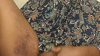 Arabian Mom Trying to Squirt in Her Bedroom