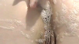 Waiting for a big and hard dick with me in the bath