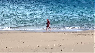 Naked Beach MILF Helps a Jerking Stranger - Cum on Her Ass