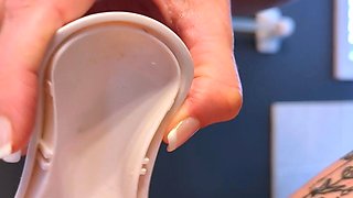 Amateur Foot Fetish Girlfriend Sucks and gives a Footjob